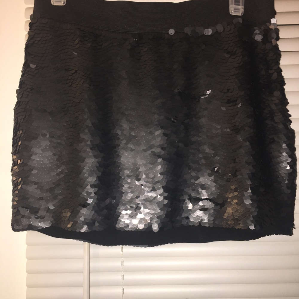 Black BCBGmaxi sequin skirt NWOT